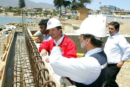 Ministro (s) Lucas Palacios inspeccionó el avance de la construcción de la nueva Caleta San Pedro de Los Vilos