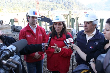 Subsecretario Palacios e Intendenta revisan avances de Obras marítimas en Puerto Cisnes