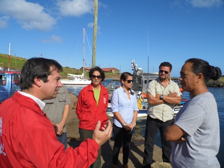 Ministro (s) Lucas Palacios inspecciona proyecto de dragado de caletas en Isla de Pascua