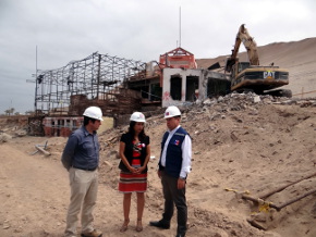 Avanza construcción de paseo costero de Playa Brava con demolición de ex Mezcal