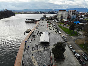 Ministro Moreno encabeza inauguración de remodelado paseo turístico en la Costanera de Valdivia