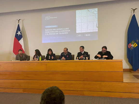 Funcionarios DOP participaron en seminario de la U. de Chile sobre análisis de amenazas de tsunamis