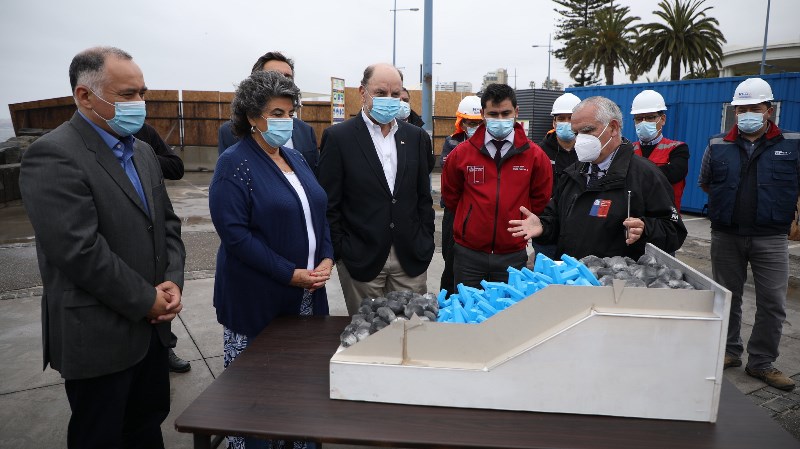 Ministro Alfredo Moreno supervisa construcción de nueva infraestructura   de protección ante marejadas en Avenida Perú de Viña del Mar