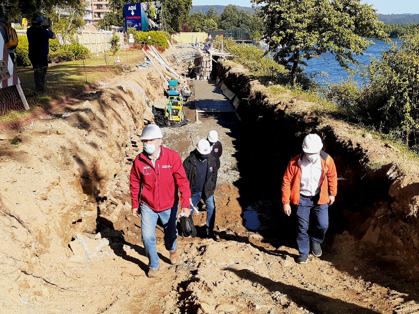 Con excavaciones y rellenos estructurales avanza reposición tramo 3 en Costanera de Valdivia, entre calles Caupolicán y García Reyes