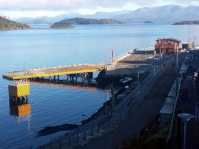 Gobierno y comunidad inauguran rampa y terminal de pasajeros en Puerto Aguirre
