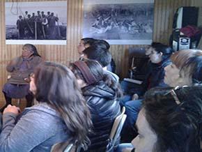 Dirección de Obras Portuarias presenta a comunidad Yagán diseño de borde costero Puerto Williams