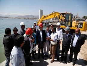 Ministro Undurraga destaca que a un mes del tsunami ya funciona en forma provisoria caleta de pescadores de Coquimbo