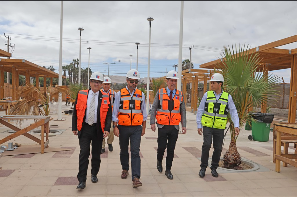 Biministro De Grange visita fase final de construcción de nuevo borde costero entre las playas Chinchorro y Las Machas en Arica
