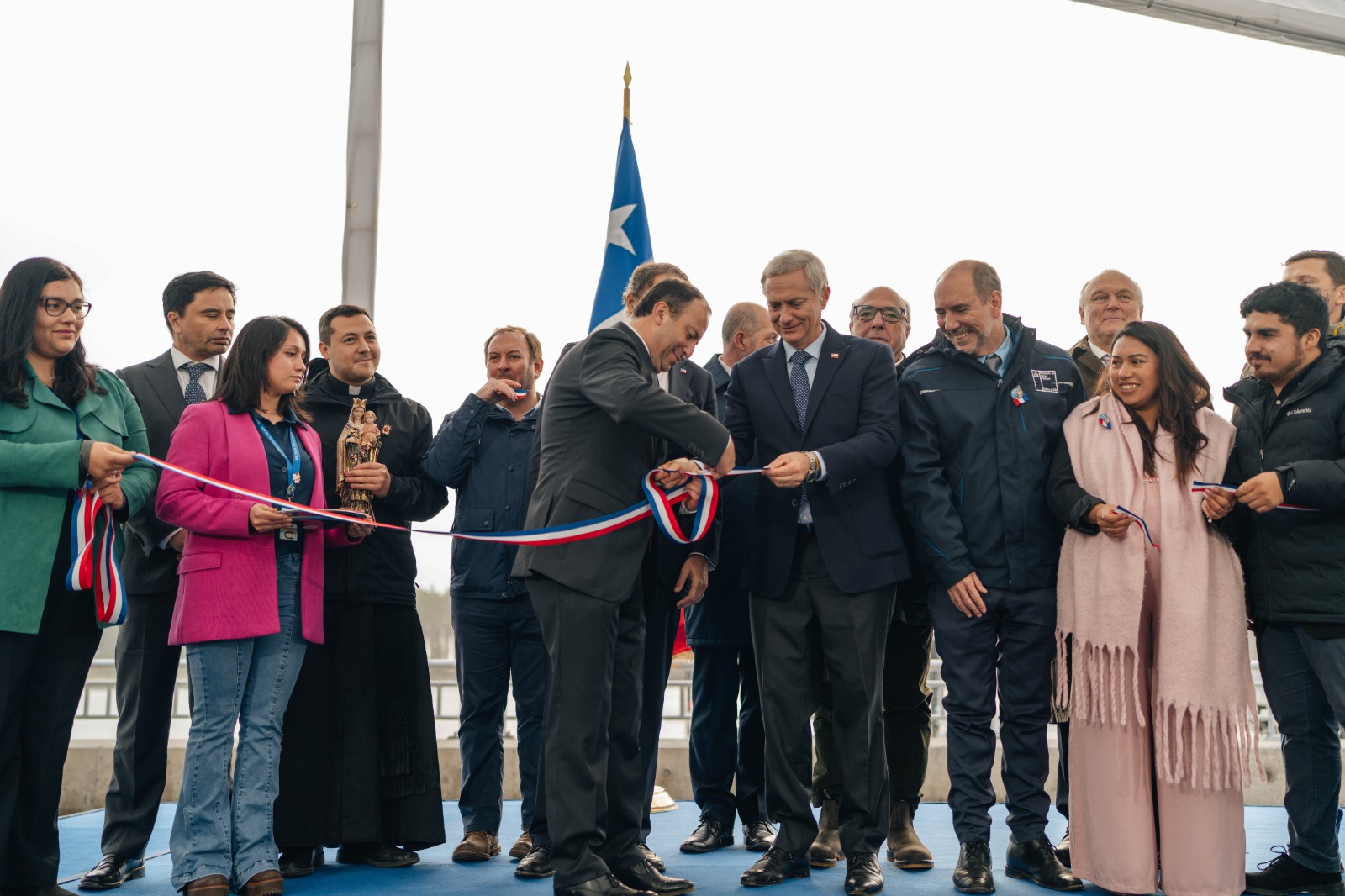 Presidente José Antonio Kast inaugura mejoramiento del borde costero de Caleta La Barra en Toltén