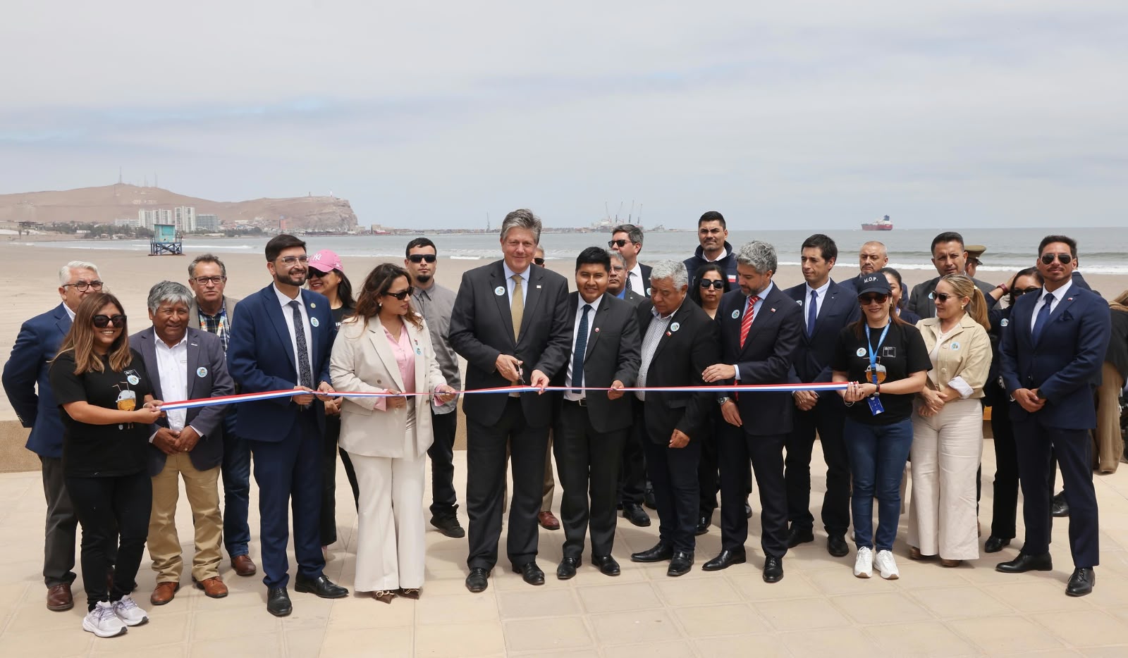 MOP inaugura renovación de 1,3 kilómetros del borde costero de playa Chinchorro de Arica con inversión que supera los $4 mil millones